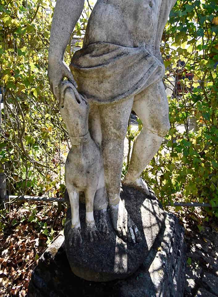 18e-eeuws-beeld-op-sokkel