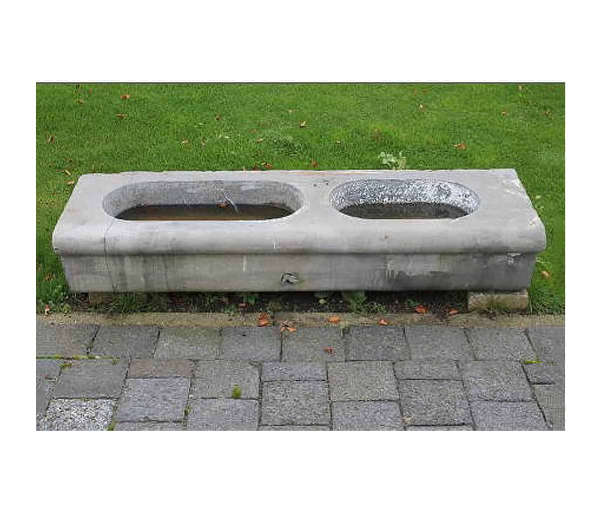 Antieke-Belgisch-hardstenen-trog