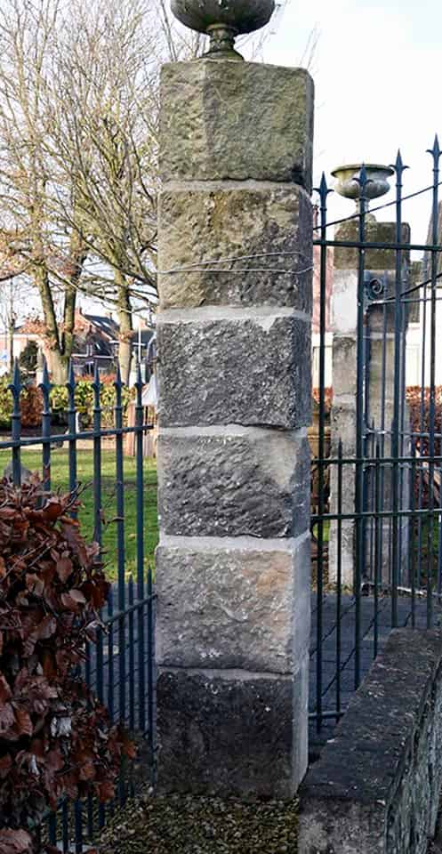 Antieke-zandstenen-poortpalen