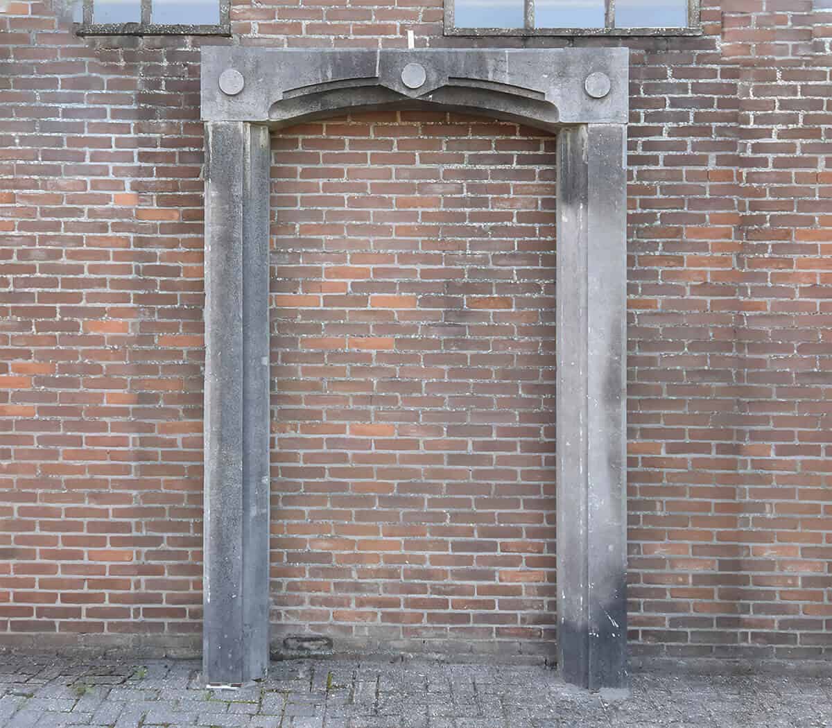 Belgisch-hardstenen-portiek