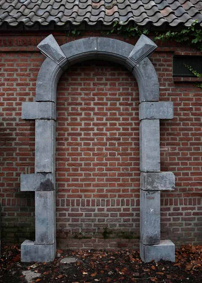 Belgisch-hardstenen-portiek