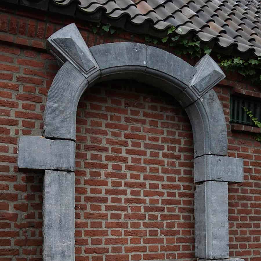 Belgisch-hardstenen-portiek