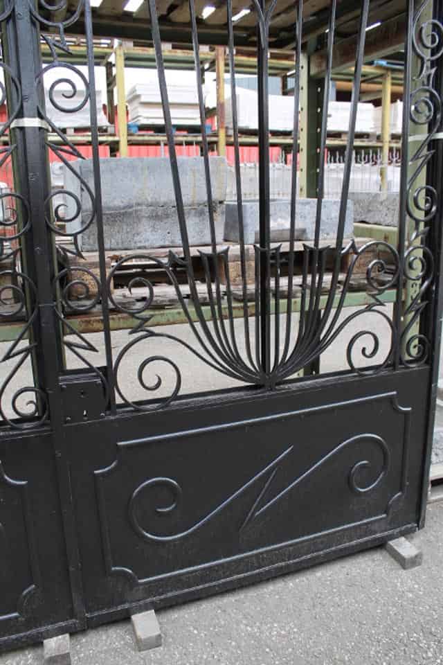 Dubbele-ijzeren-deuren-met-bovenlicht