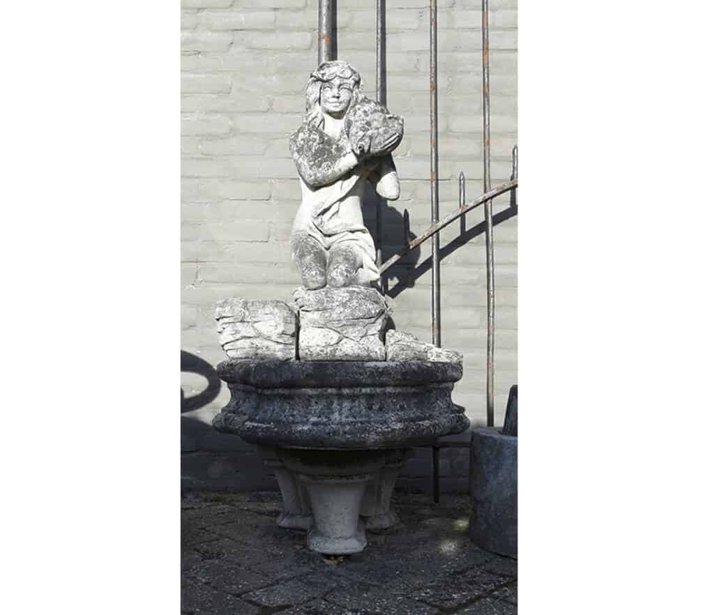 Fontein-vrouw-met-kruik