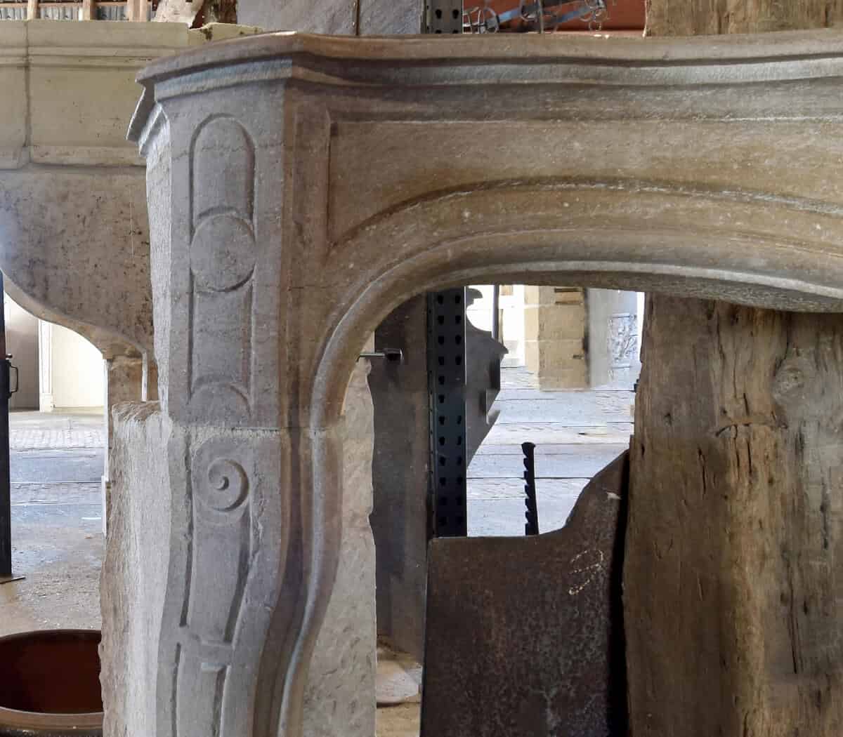 Marmerstenen-antieke-schouw-Louis-XV