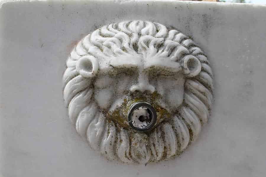 Mooie-antieke-fontein