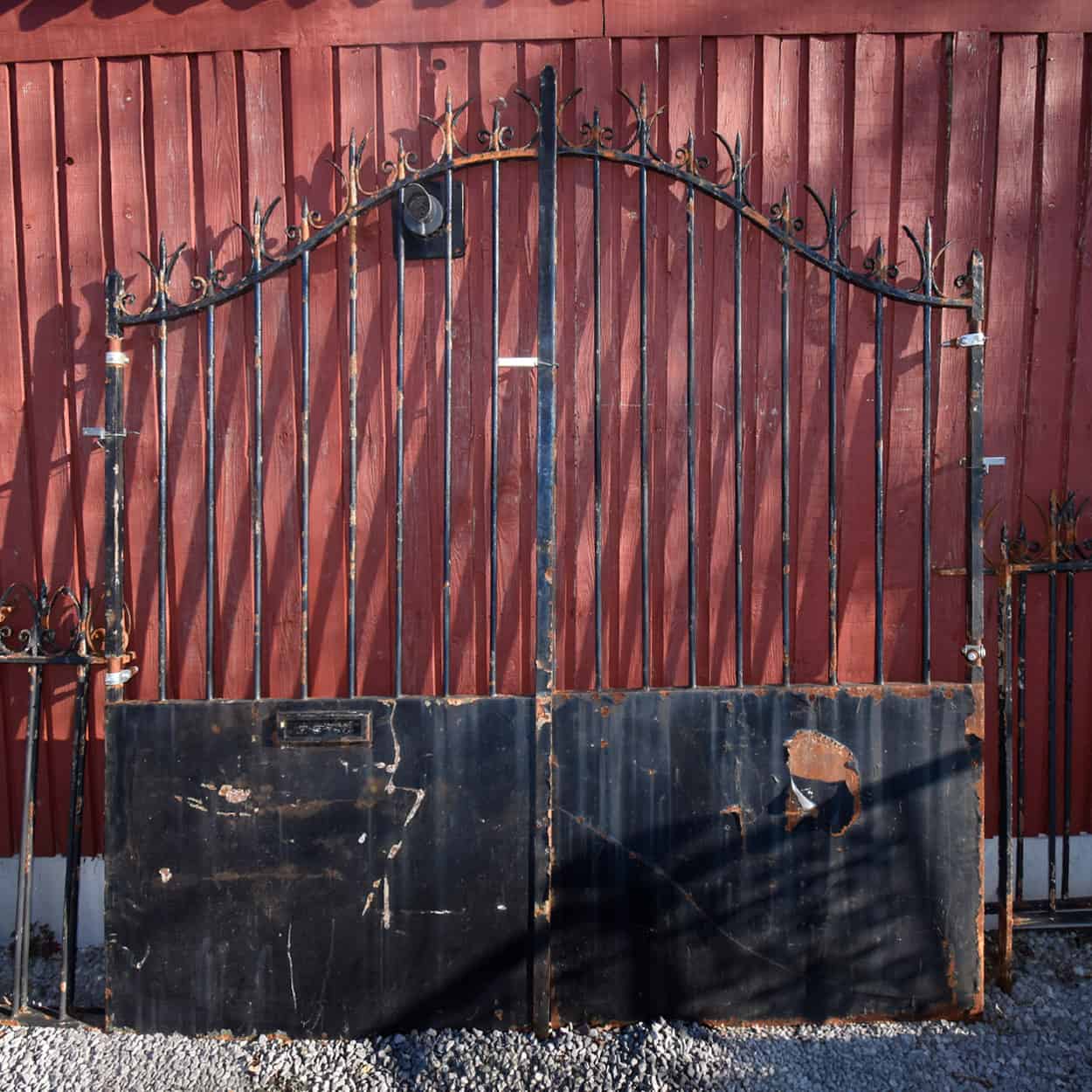 Oude-Dubbele-Poort-met-Hekwerk
