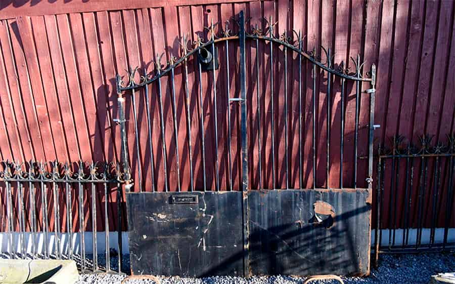 Oude-Dubbele-Poort-met-Hekwerk