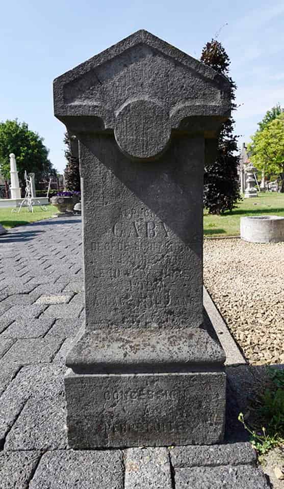 Oude-Harstenen-Palen-4-stuks