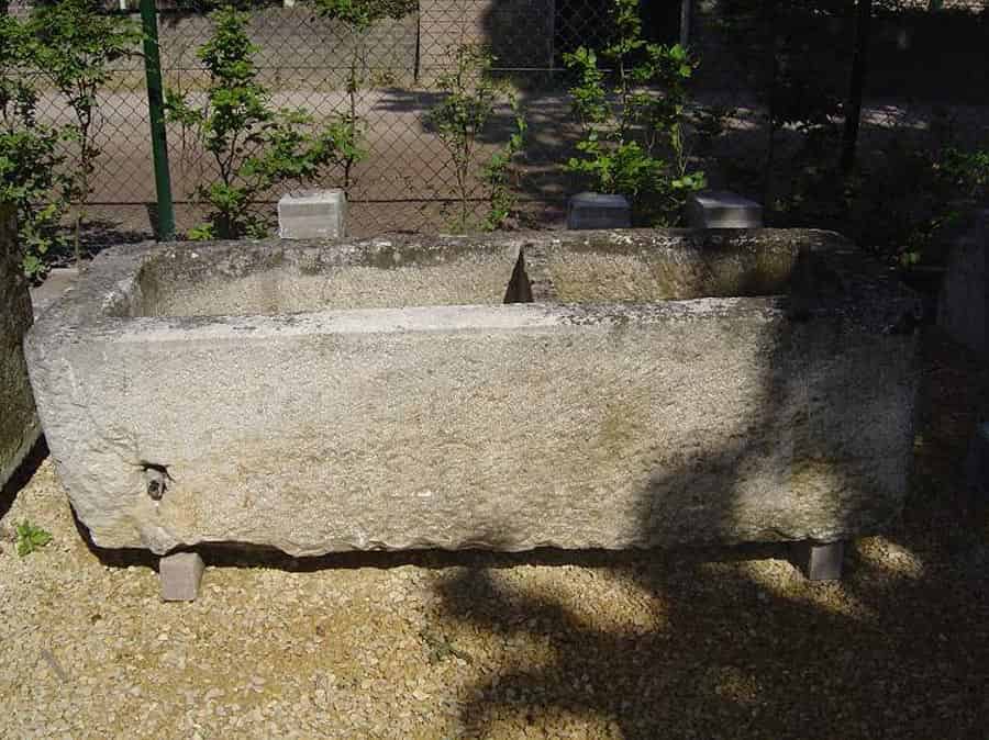 Oude-bak-van-Franse-steen