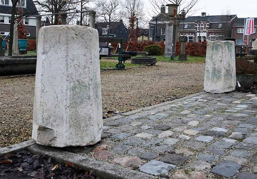 Set-antieke-zandstenen-sokkels