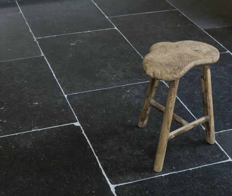 Verouderd-Belgisch-hardsteen-Arduin