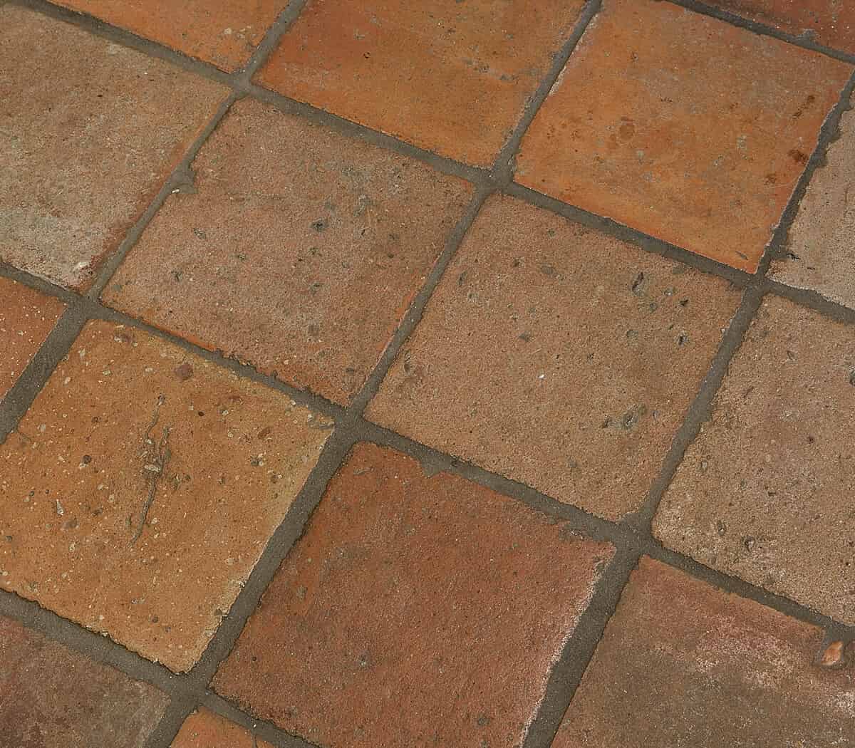 antieke-plavuizen-estriken-zalm-terracotta