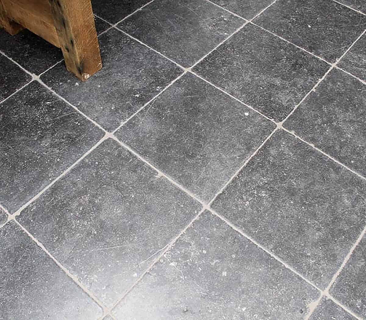 belgisch-hardsteen-namur-grof-verouderd