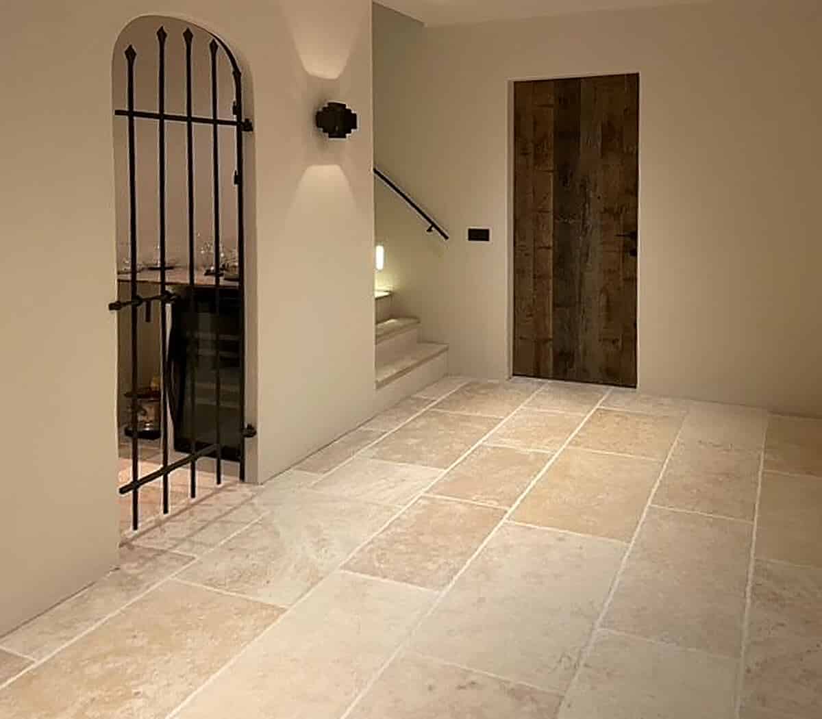 creme-verouderde-bourgondische-dallen-op-banen