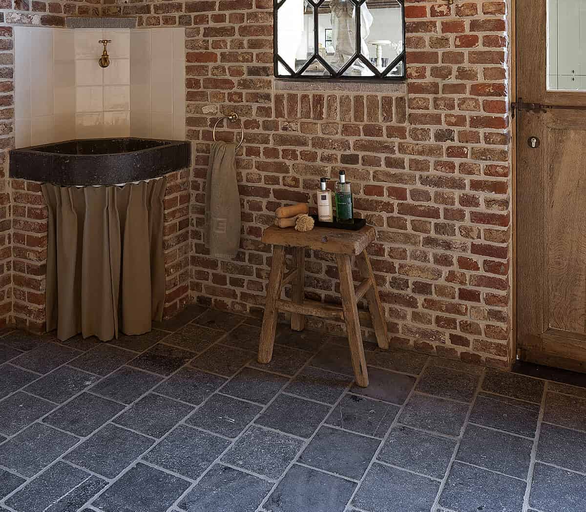 getrommeld-belgisch-hardsteen-brugge-tegels