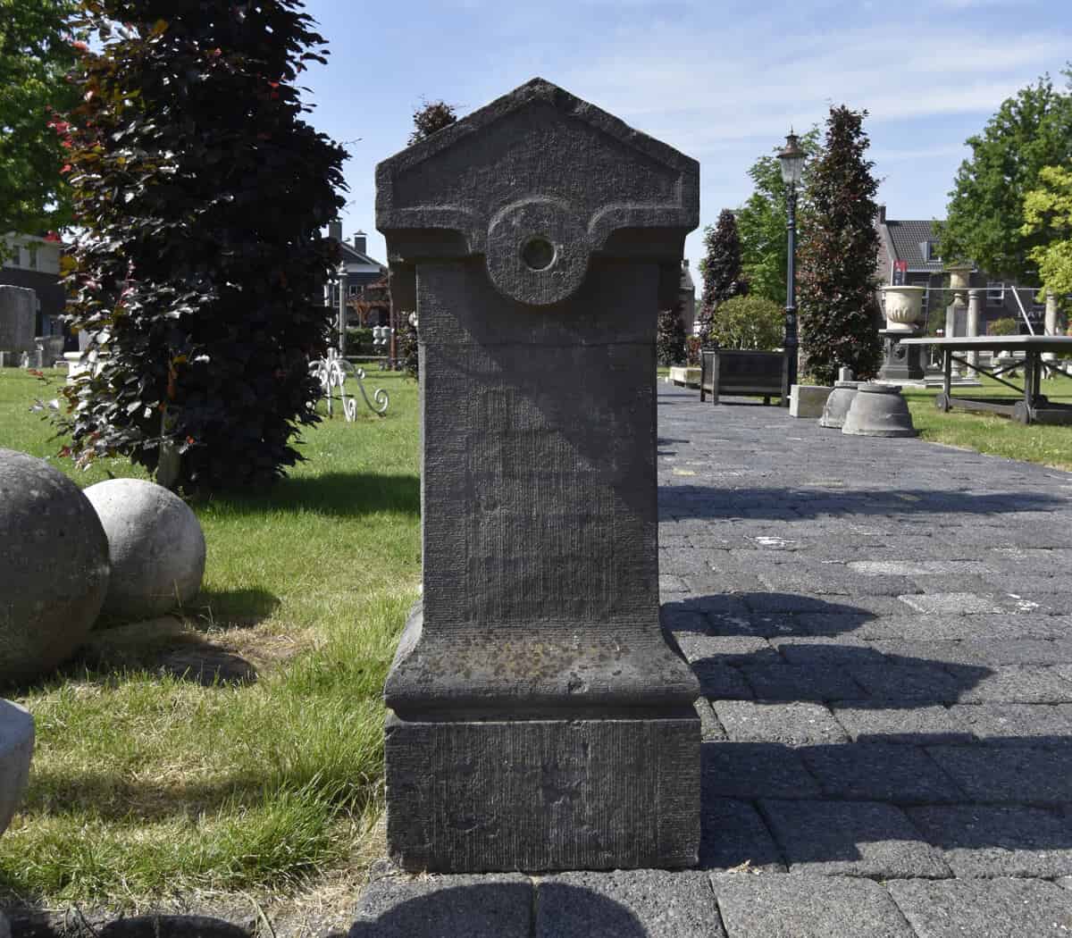 oude-hardstenen-palen