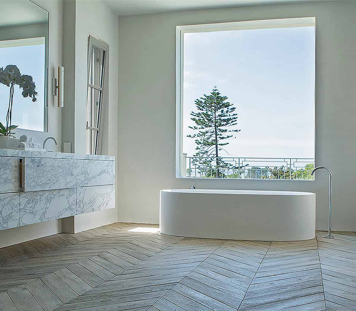 verouderde-hongaarse-punten-parket-in-badkamer