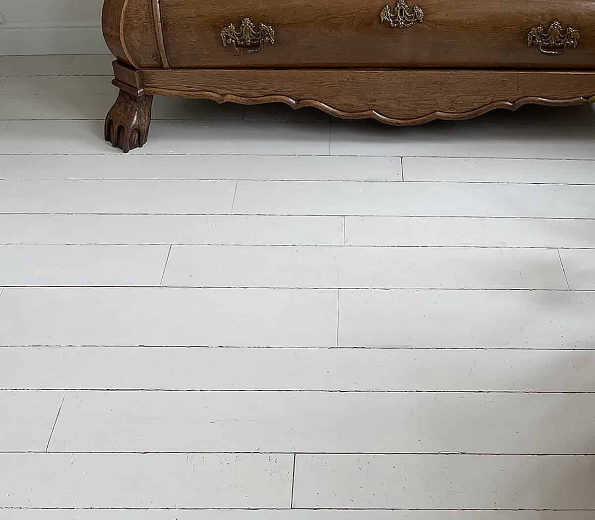 19e-eeuws-verouderd-eiken-wit-geschilderd