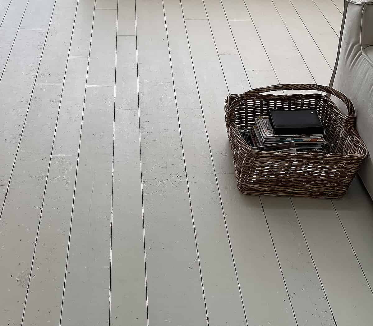 wit-geschilderd-19e-eeuws-eiken-verouderd