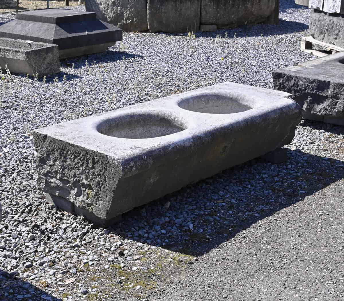 hardstenen-trog
