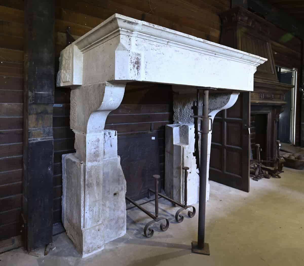 antieke-zandstenen-kasteelschouw