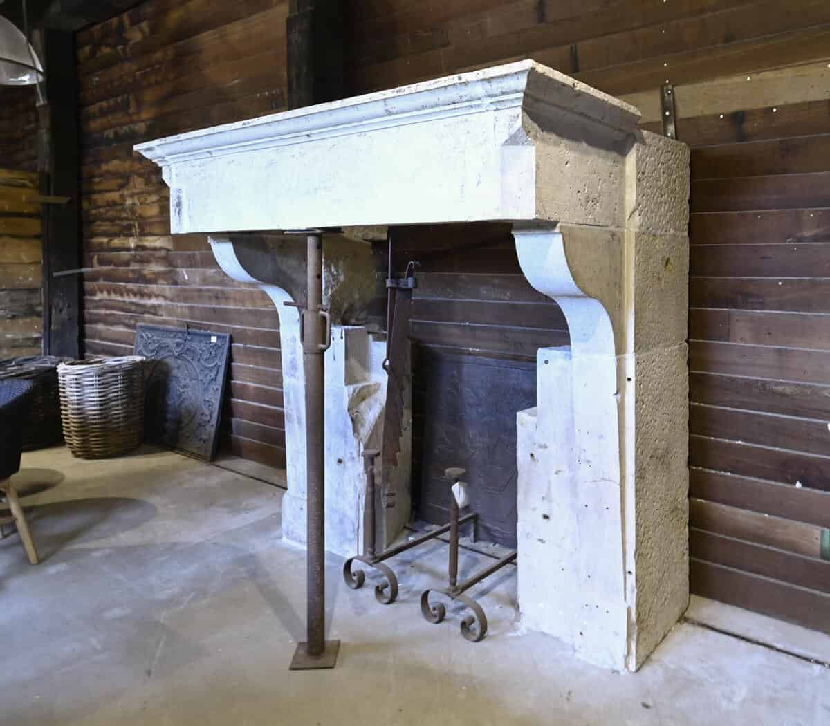 antieke-zandstenen-kasteelschouw