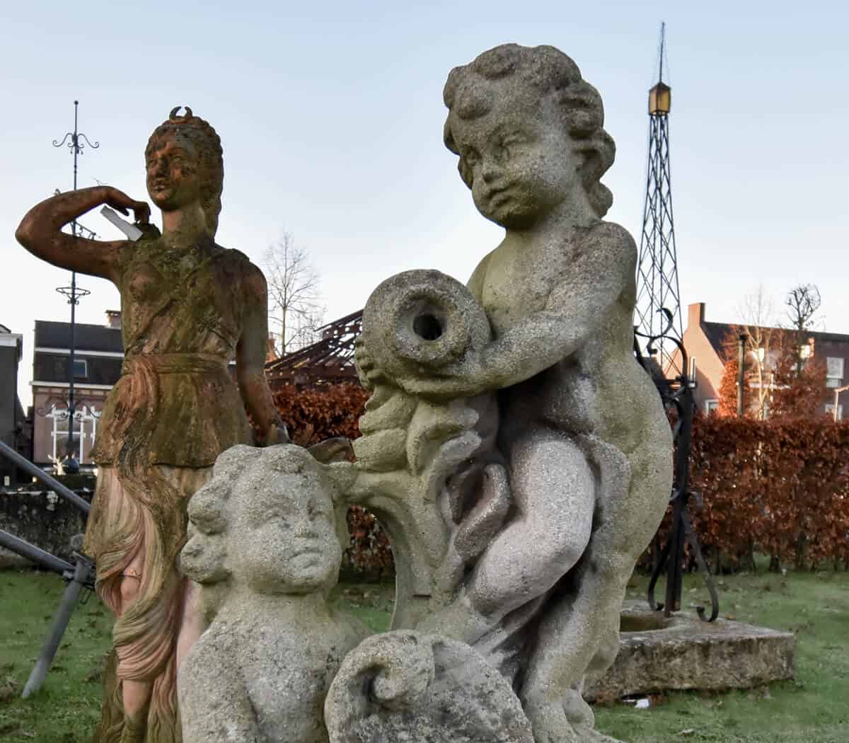 Fontein-sproeier-kinderen-met-kruik