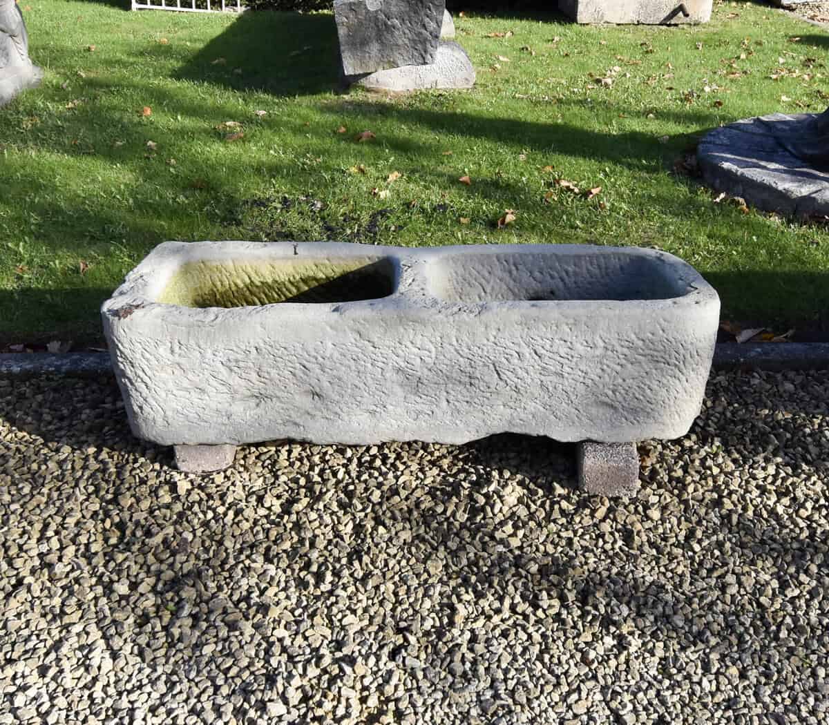 Hardstenen-trog