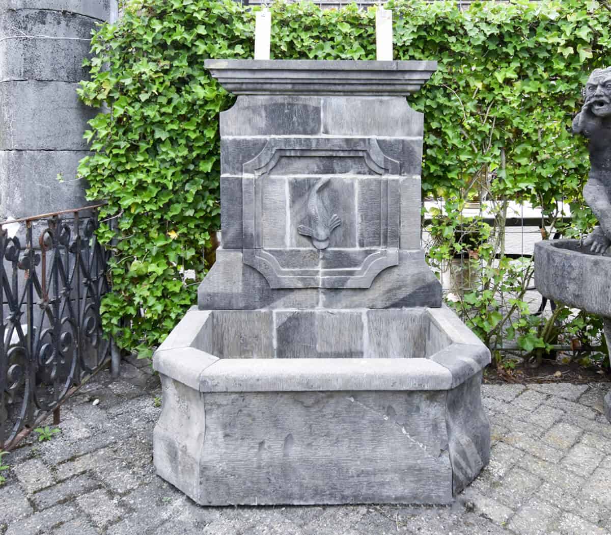 Natuurstenen-wandfontein