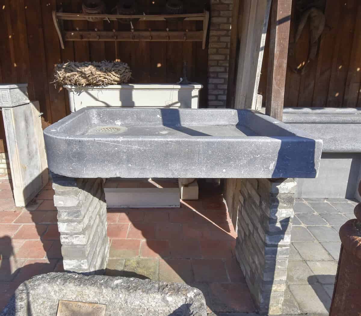 belgisch-hardstenen-wasbak-met-putje