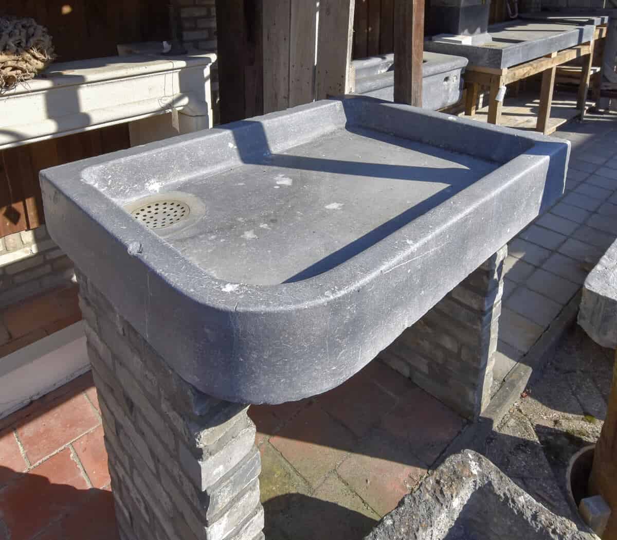 belgisch-hardstenen-wasbak-met-putje