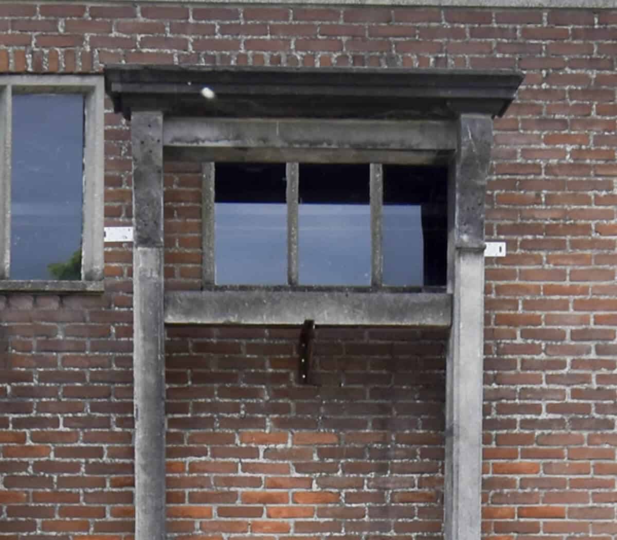 Belgich-hardstenen-portiek