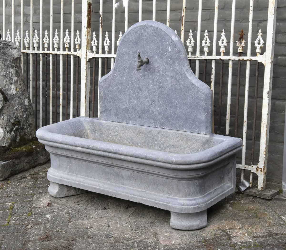 Natuurstenen-wandfontein