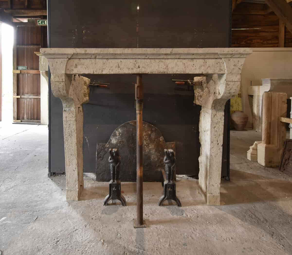 Zandstenen-ombouwschouw