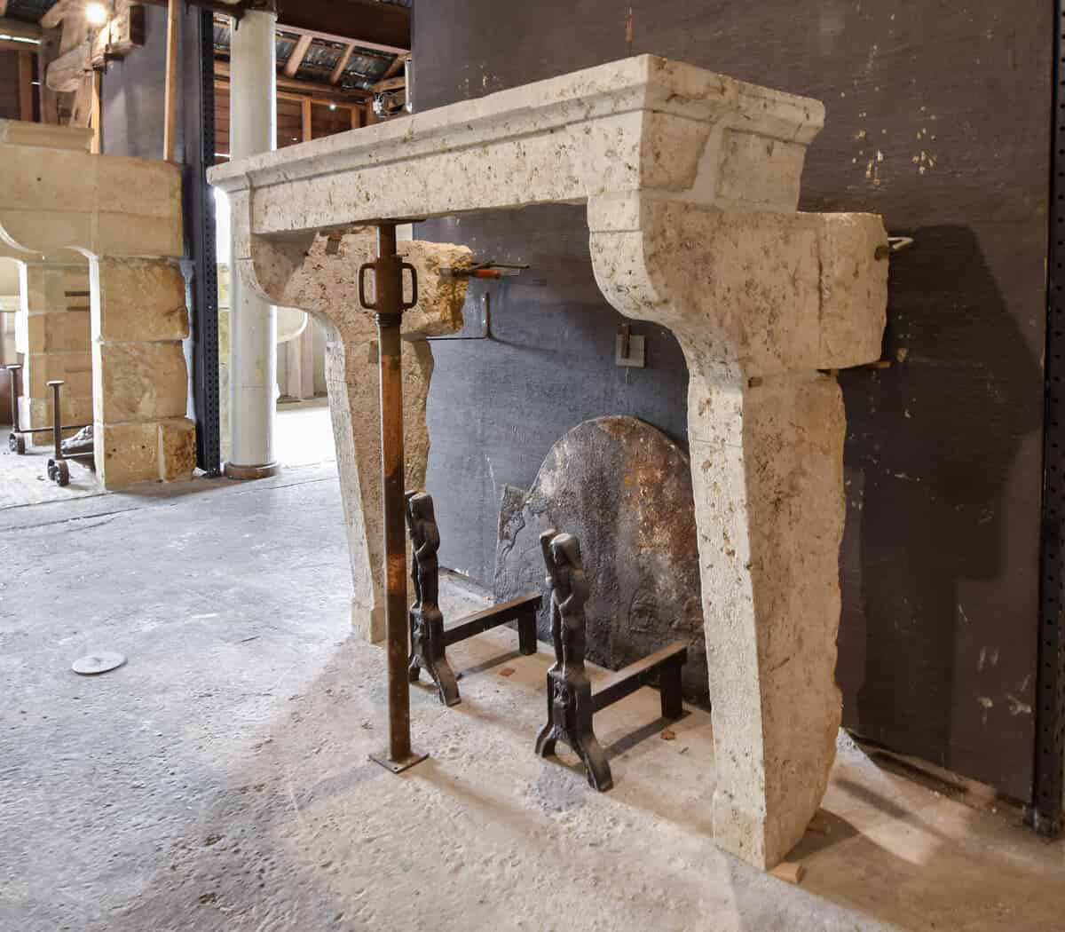 Zandstenen-ombouwschouw