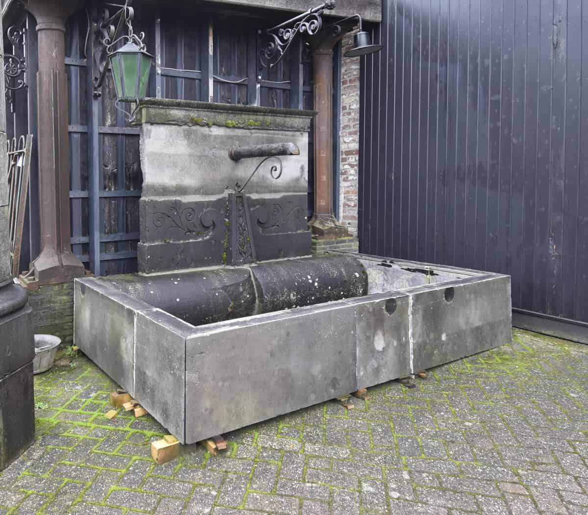 Grote-stenen-wandfontein