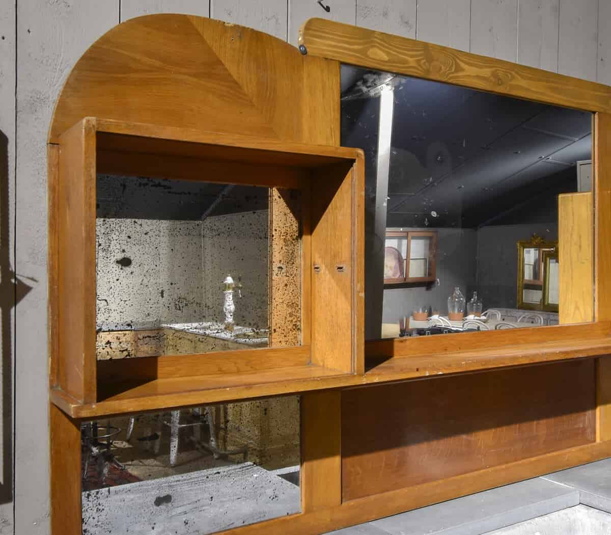 Vintage-spiegel-met-vakken