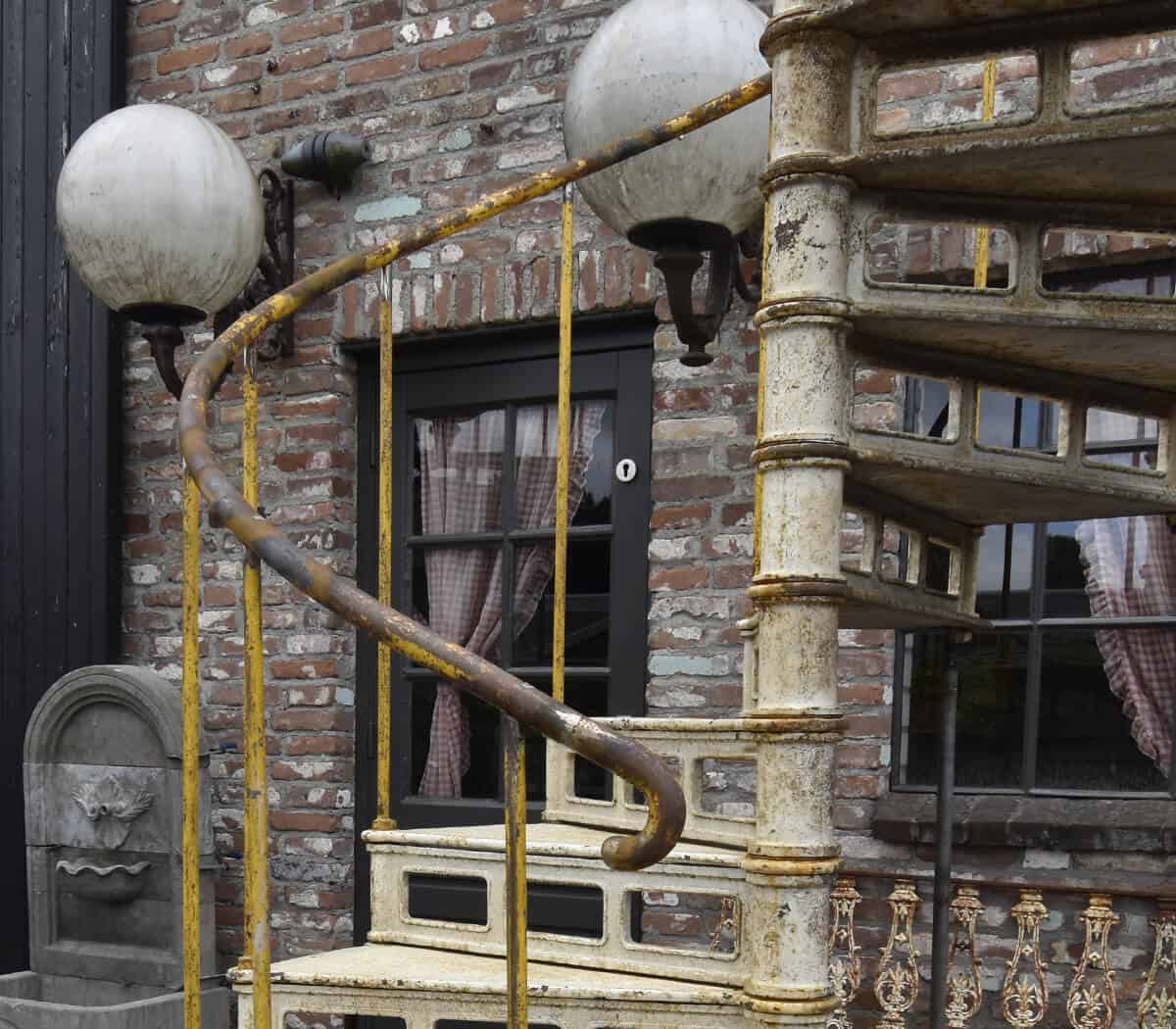 Gietijzeren-spiltrap