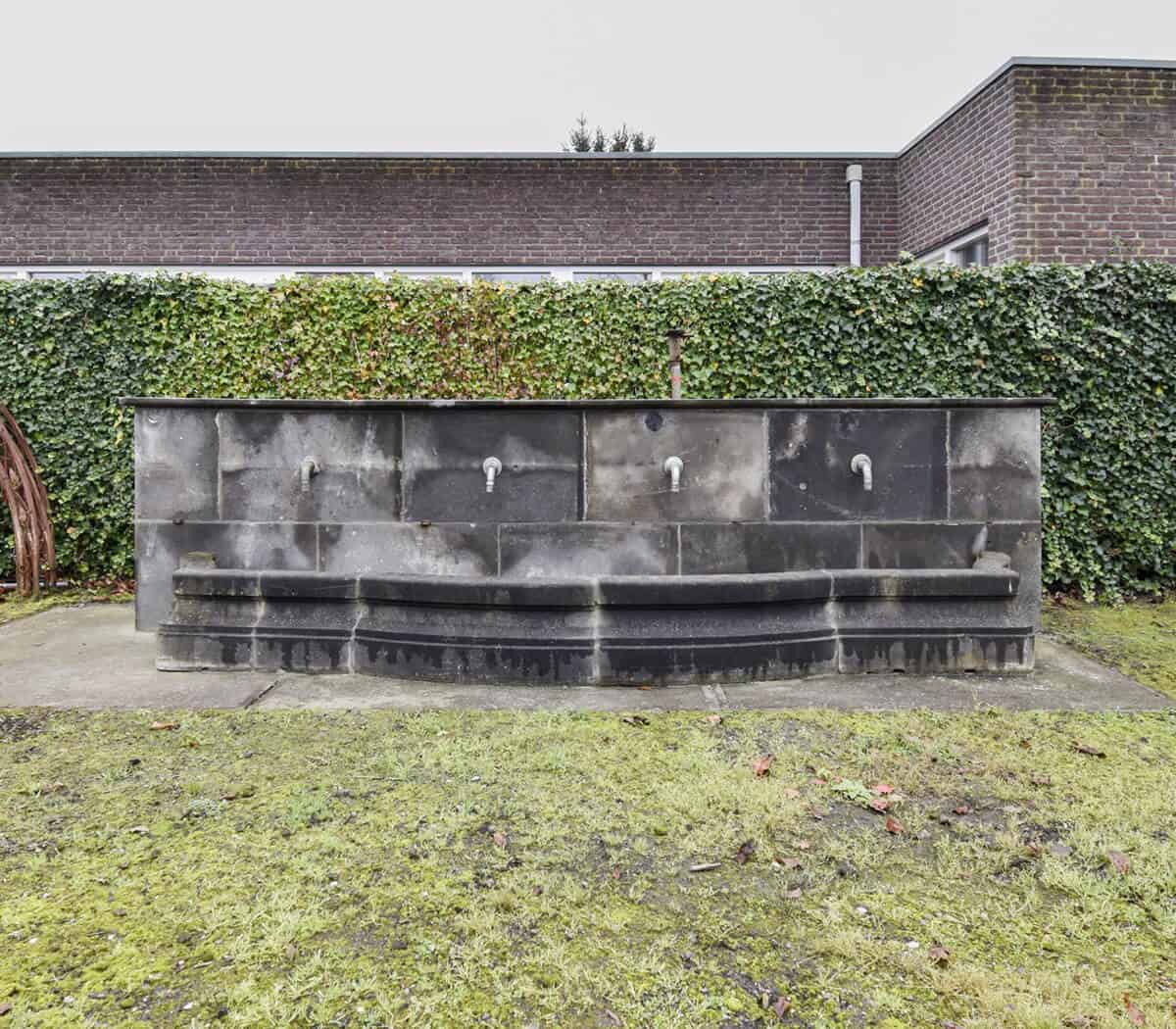 Grote-fontein-met-4-spuwers