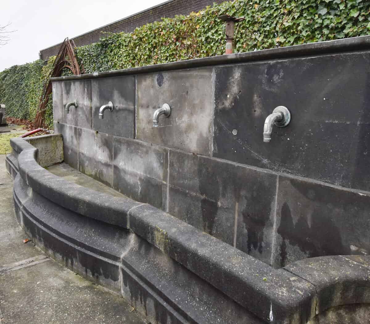 Grote-fontein-met-4-spuwers