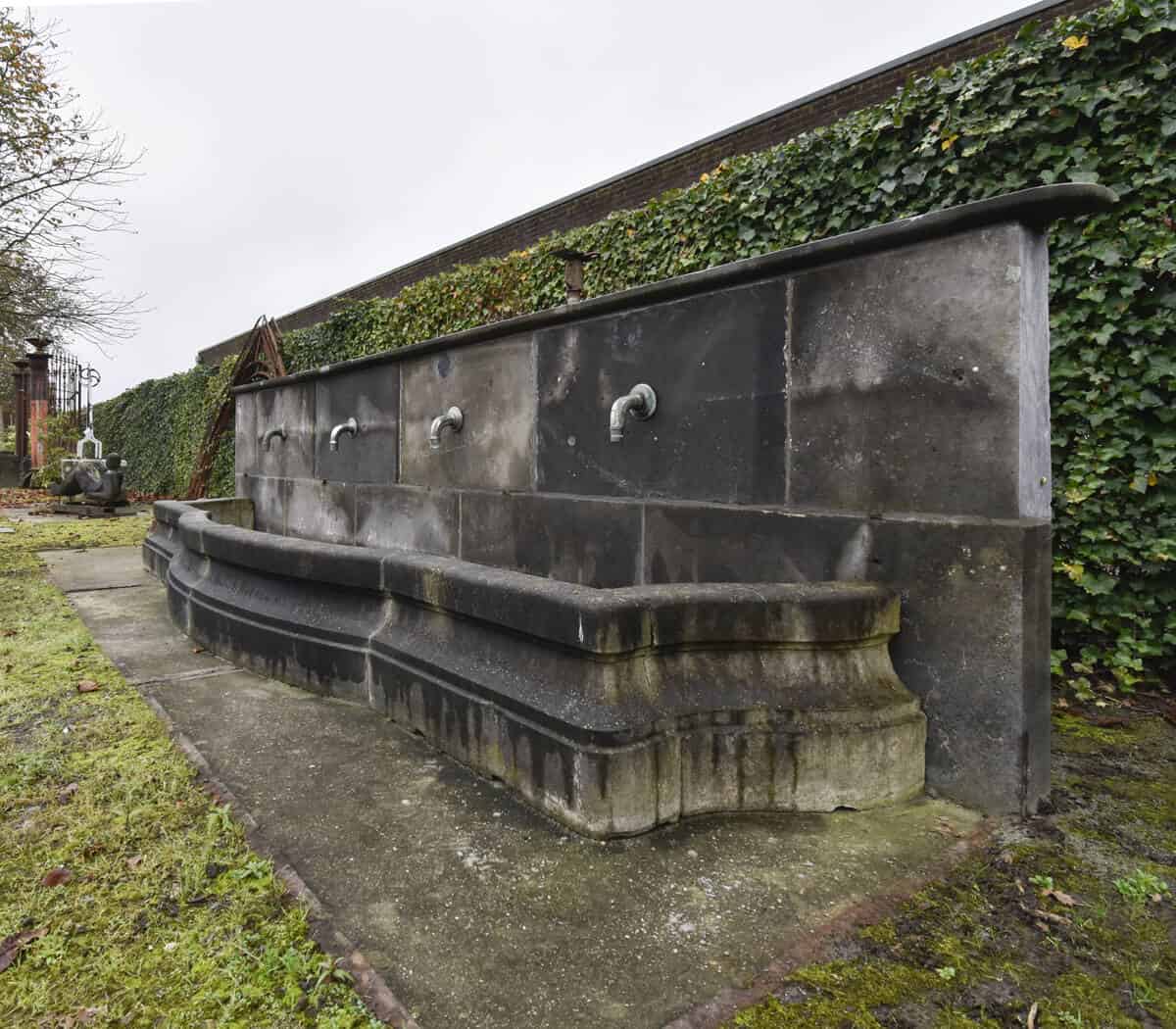 Grote-fontein-met-4-spuwers