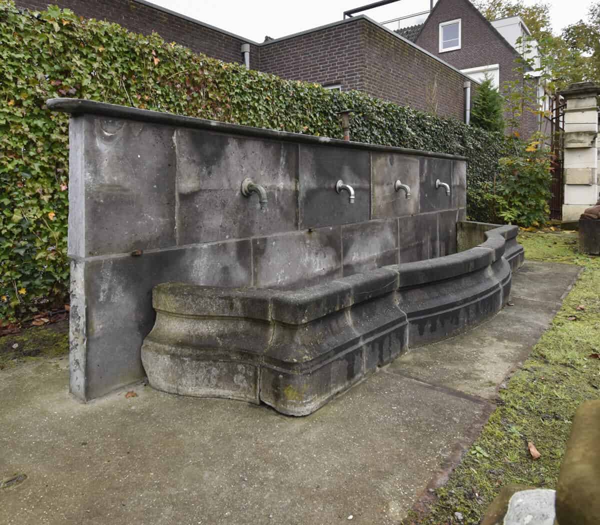 Grote-fontein-met-4-spuwers