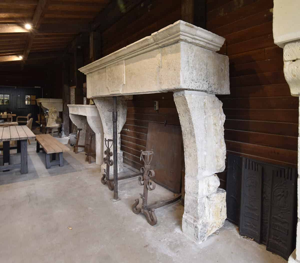 Franse-zandstenen-kasteelschouw