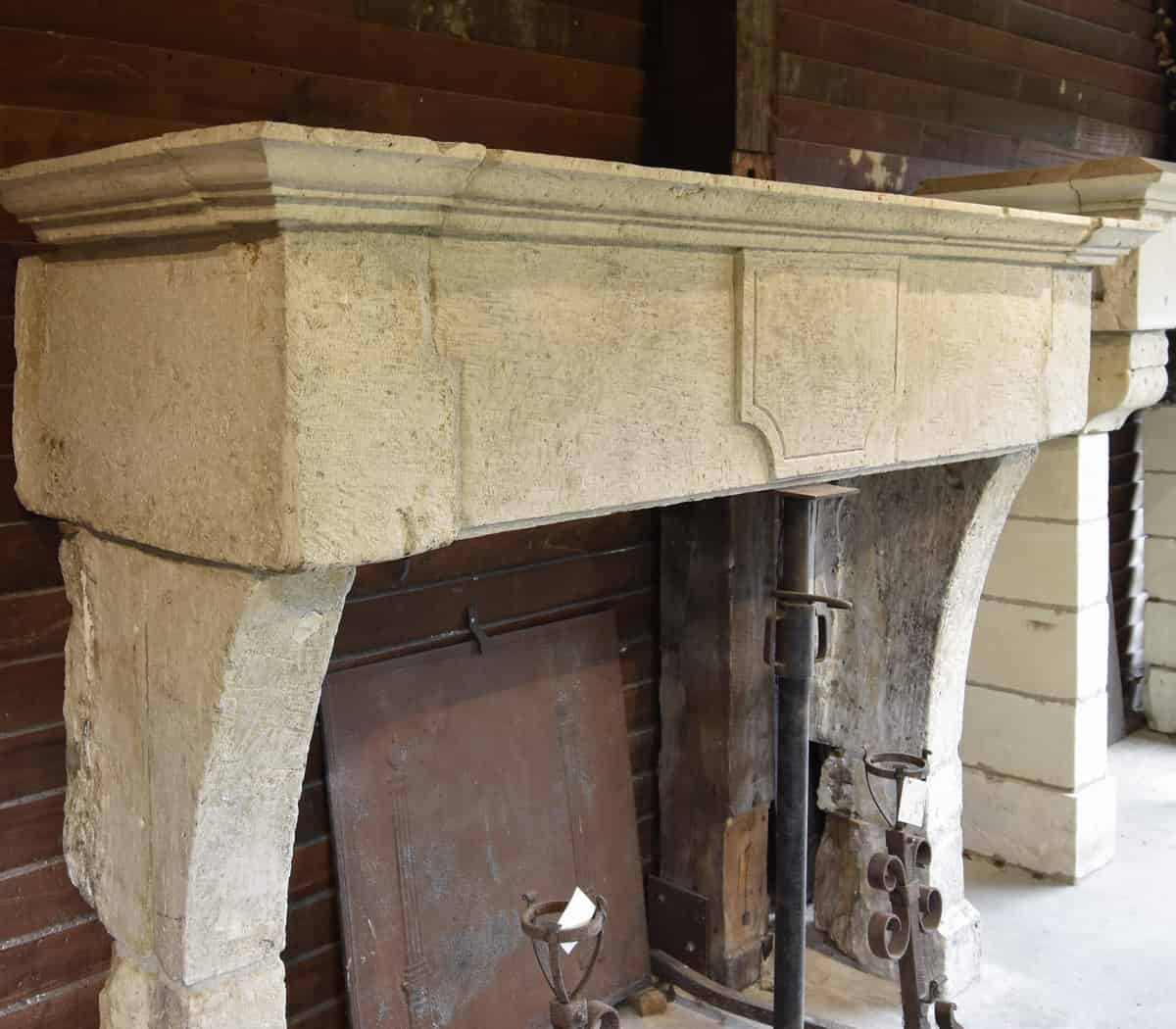 Franse-zandstenen-kasteelschouw