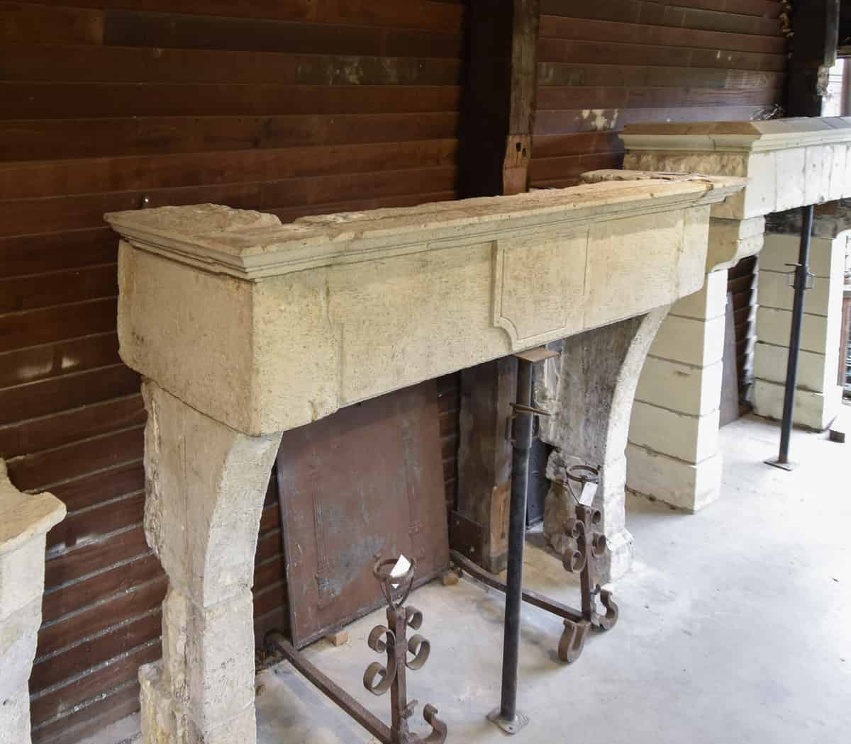 Franse-zandstenen-kasteelschouw