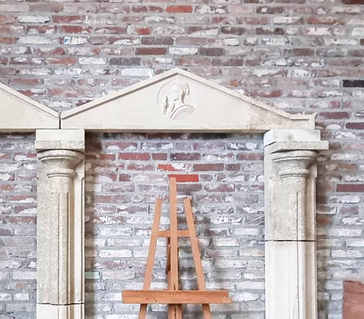 Zandstenen-dubbele-Portiek