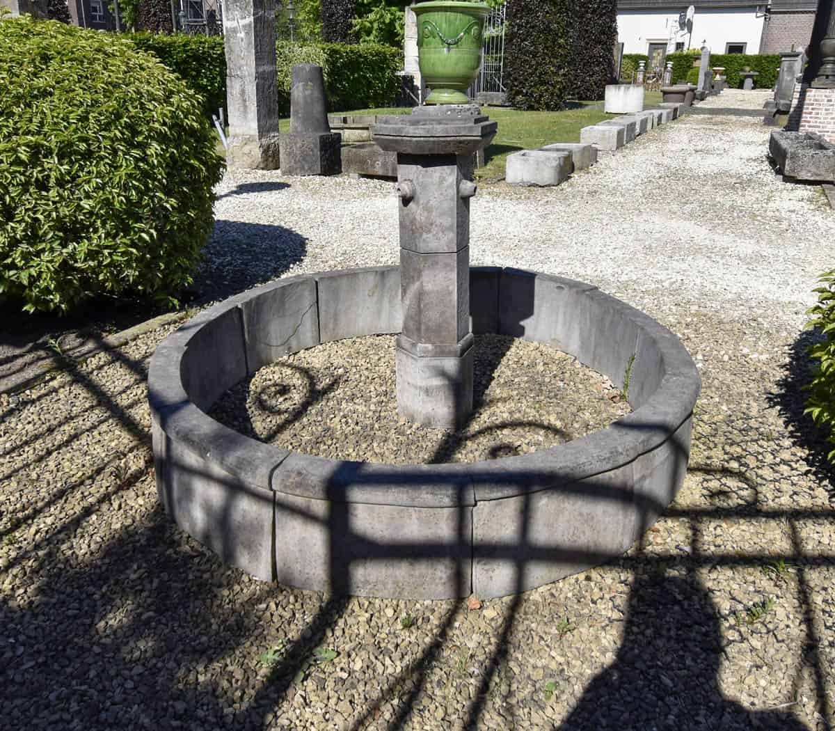 Fontein-met-fonteinrand