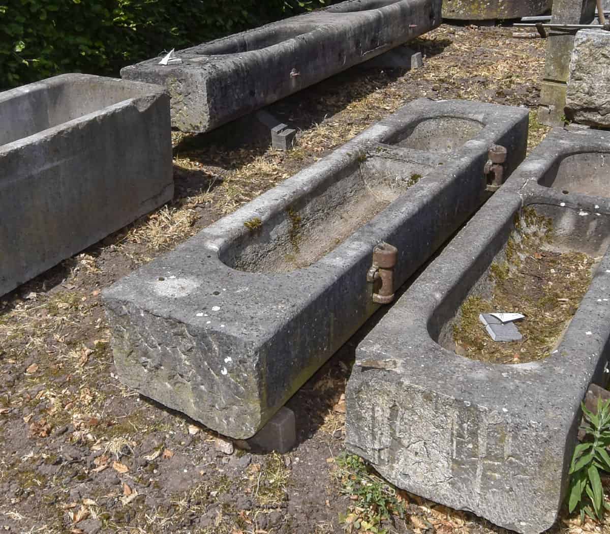 Hardstenen-dubbele-trog