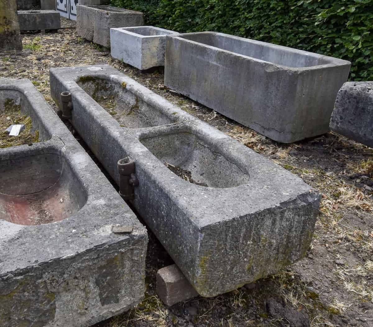 Hardstenen-dubbele-trog